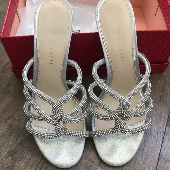 Kelly & Katie. Silver. Like New! Size 8.5 - Picture 5 of 8